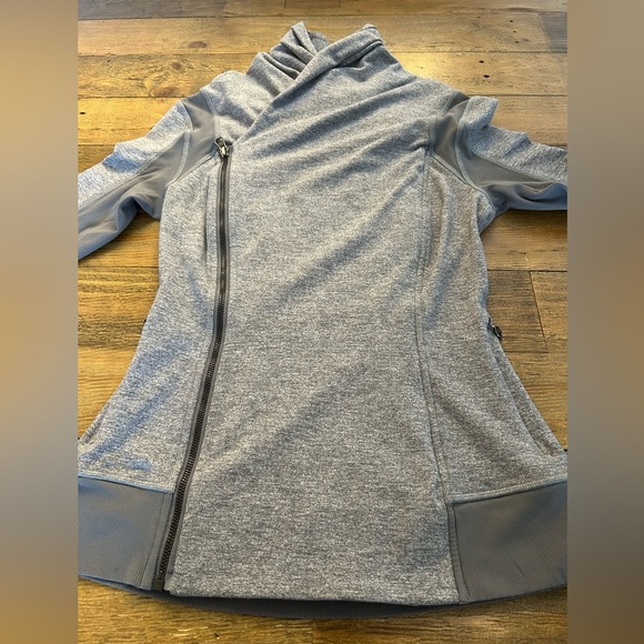 LULULEMON Gray Heathered Bhakti Yoga Flattering Jacket Double Zipper Thumb Hole - Picture 4 of 16